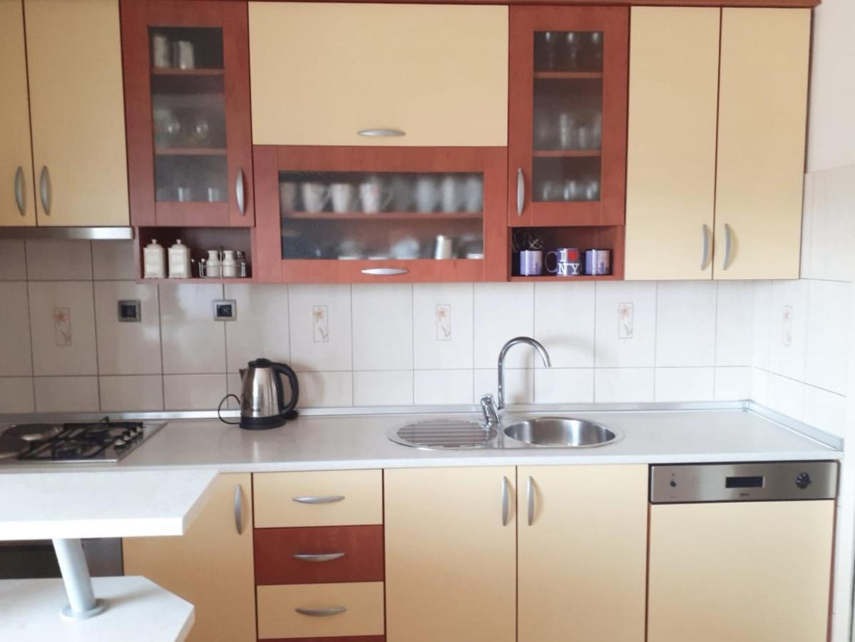 Spacious 80M2 Apartment In The Center Ljubuški Exteriör bild