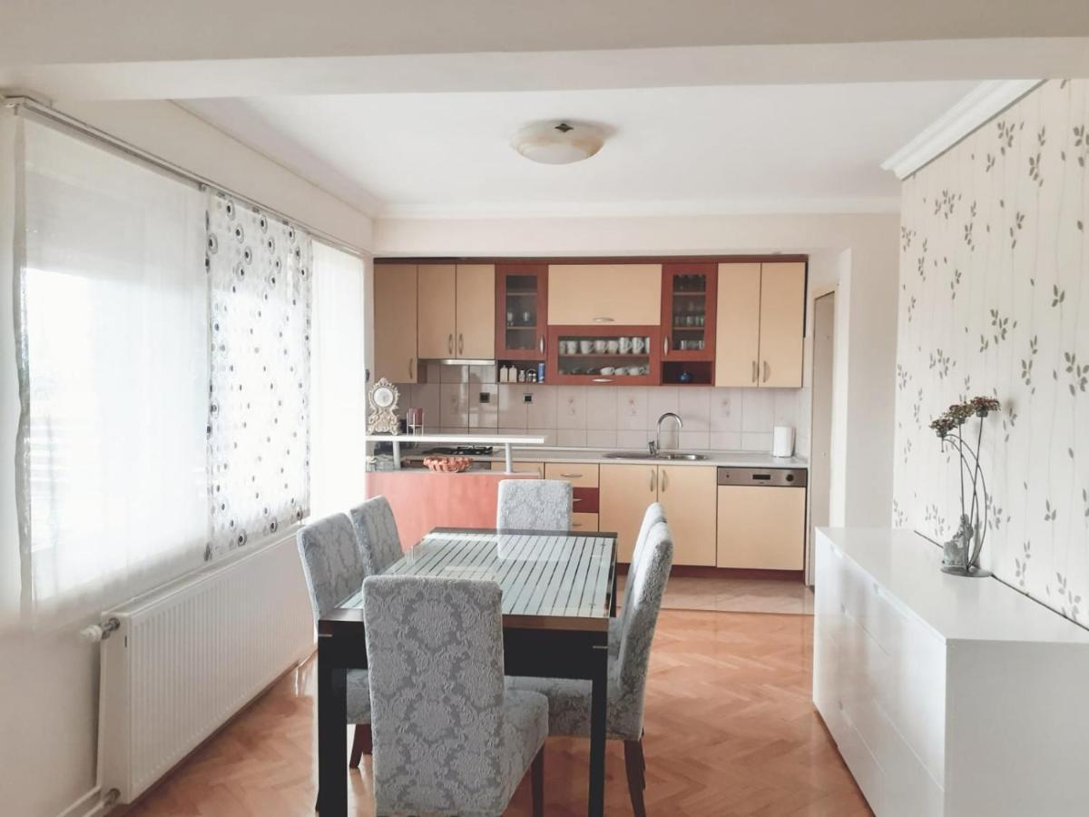 Spacious 80M2 Apartment In The Center Ljubuški Exteriör bild