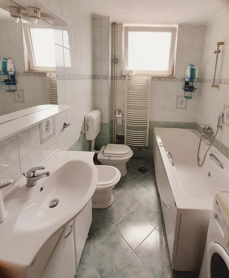 Spacious 80M2 Apartment In The Center Ljubuški Exteriör bild