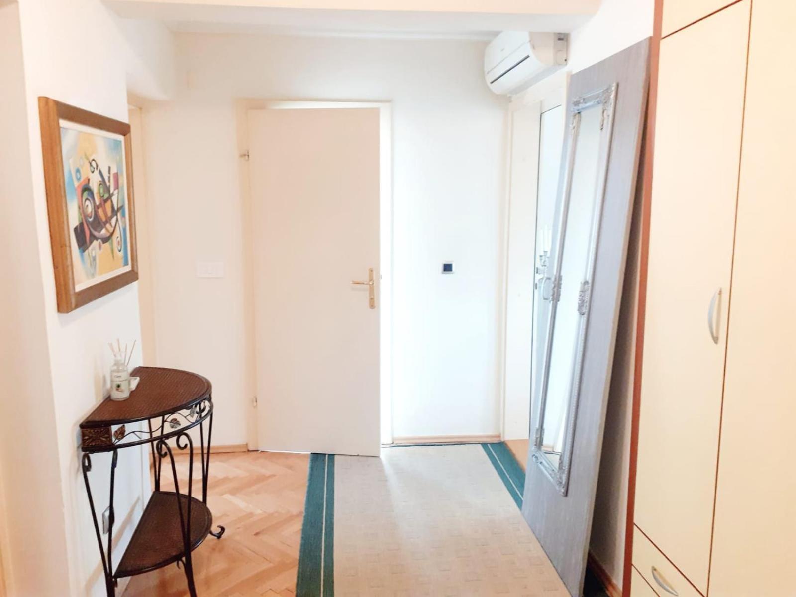 Spacious 80M2 Apartment In The Center Ljubuški Rum bild